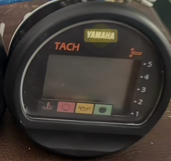 Yamaha 6Y5 tachometer with a dark unreadable LCD before restoration